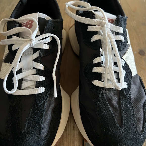 ⭐️LIKE NEW - New Balance Women's 327 Sneakers - Picture 6 of 7